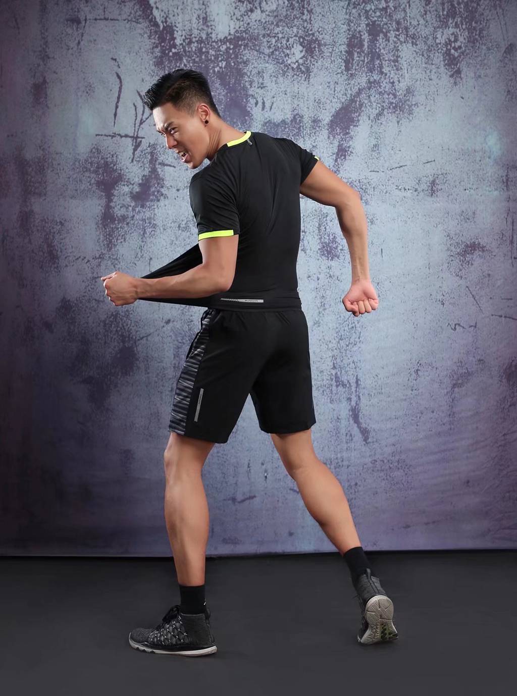 春夏新品 圓領(lǐng)短袖T恤 時(shí)尚運(yùn)動(dòng)文化衫 黑色